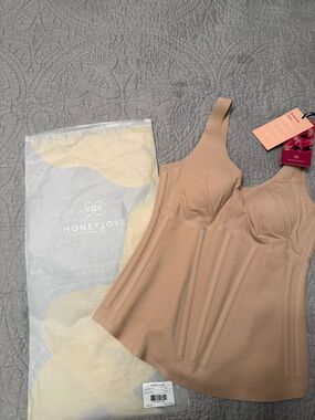 NWT Honeylove Boldness Contouring Tank in Sand, size Small